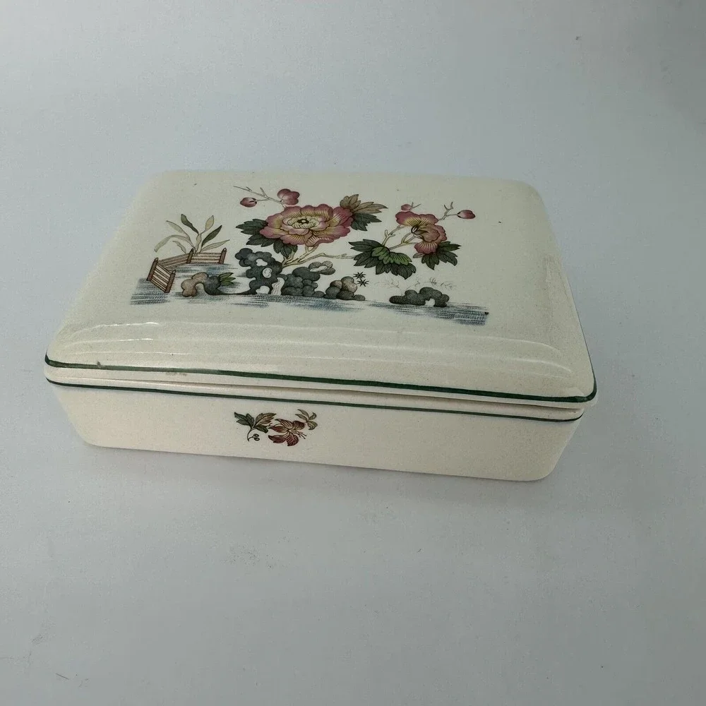 wedgwood cigarette box Queensware White & Blue With Lid FABULOUS MCM Wedgwood Porcelain Lidded